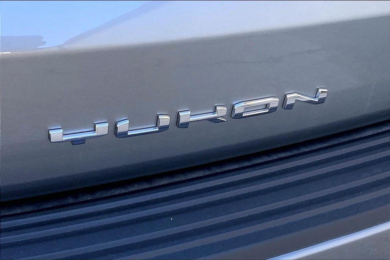 Used 2025 GMC Yukon Elevation w/ Elevation Premium Package AWD/4WD image 8