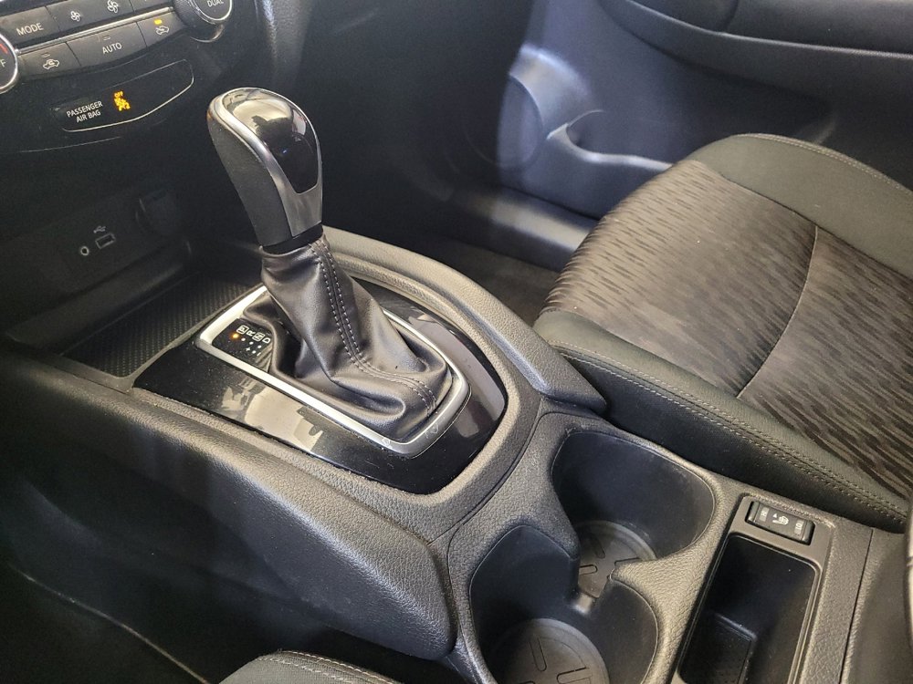 Used 2019 Nissan Rogue SV image 26