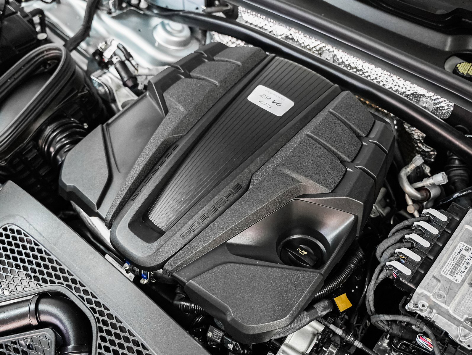 Certified 2025 Porsche Macan GTS image 12