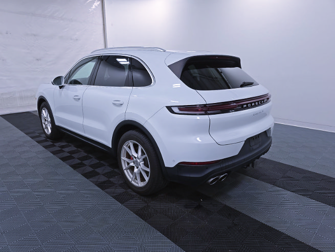 Used 2024 Porsche Cayenne S AWD/4WD image 9