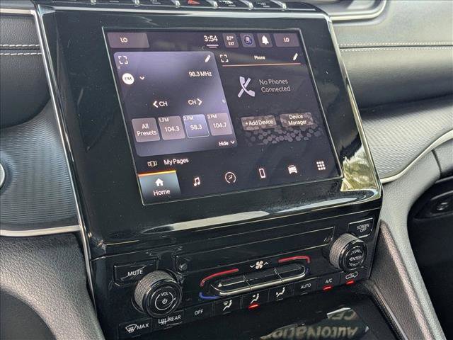 Used 2023 Jeep Grand Cherokee Laredo image 14