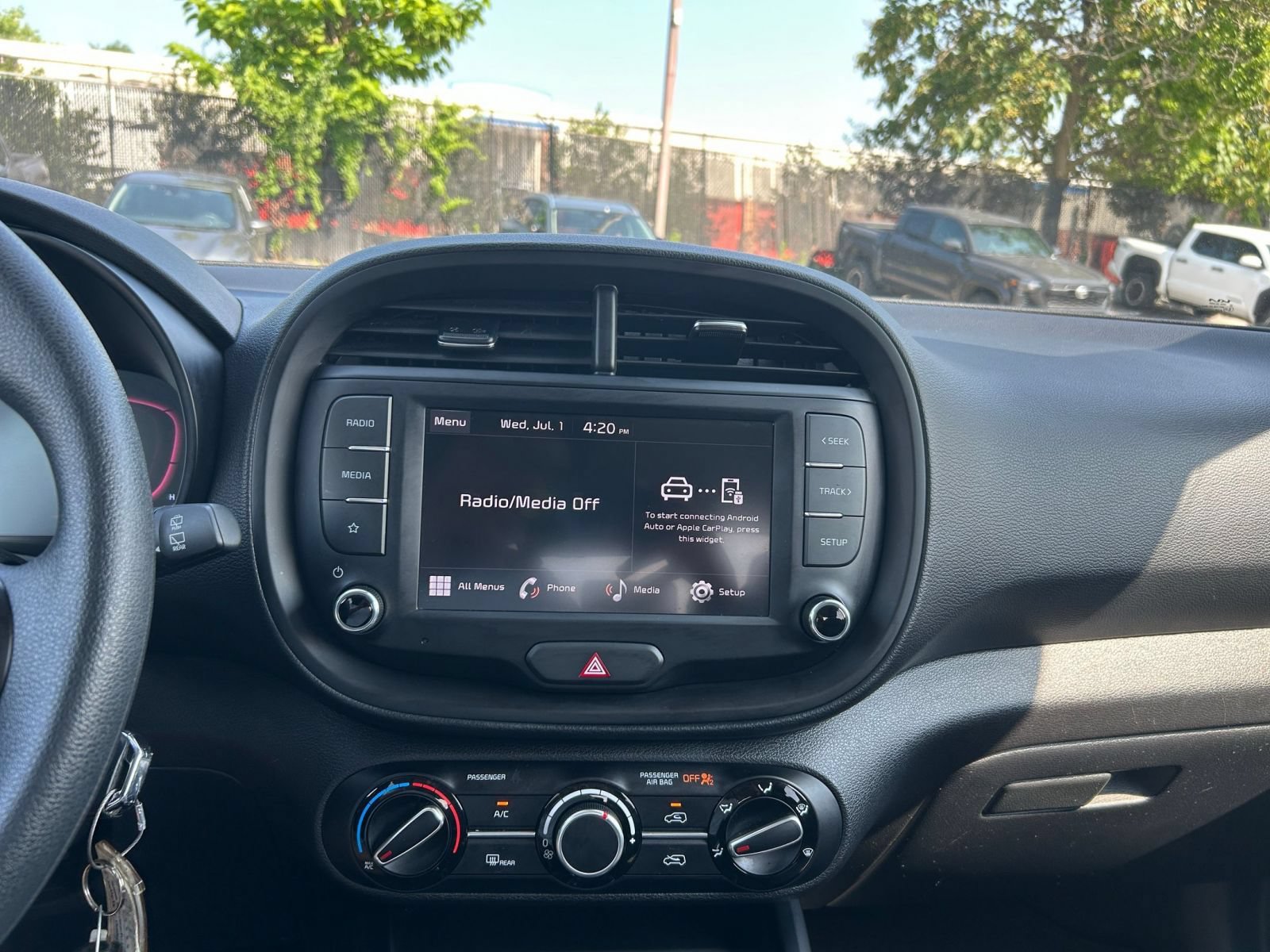 Used 2025 Kia Soul LX w/ LX Technology Package FWD image 17