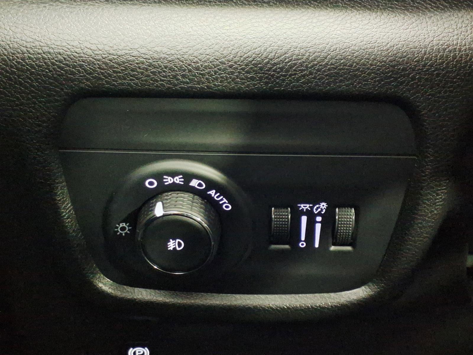 Used 2025 Jeep Grand Cherokee Limited w/ Black Appearance Package image 22
