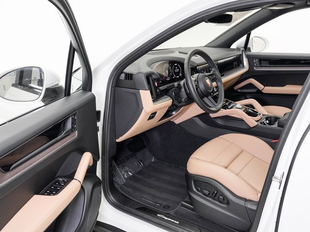 Used 2025 Porsche Cayenne image 7