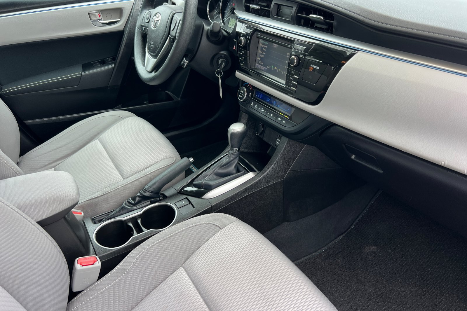 Used 2015 Toyota Corolla LE FWD image 15