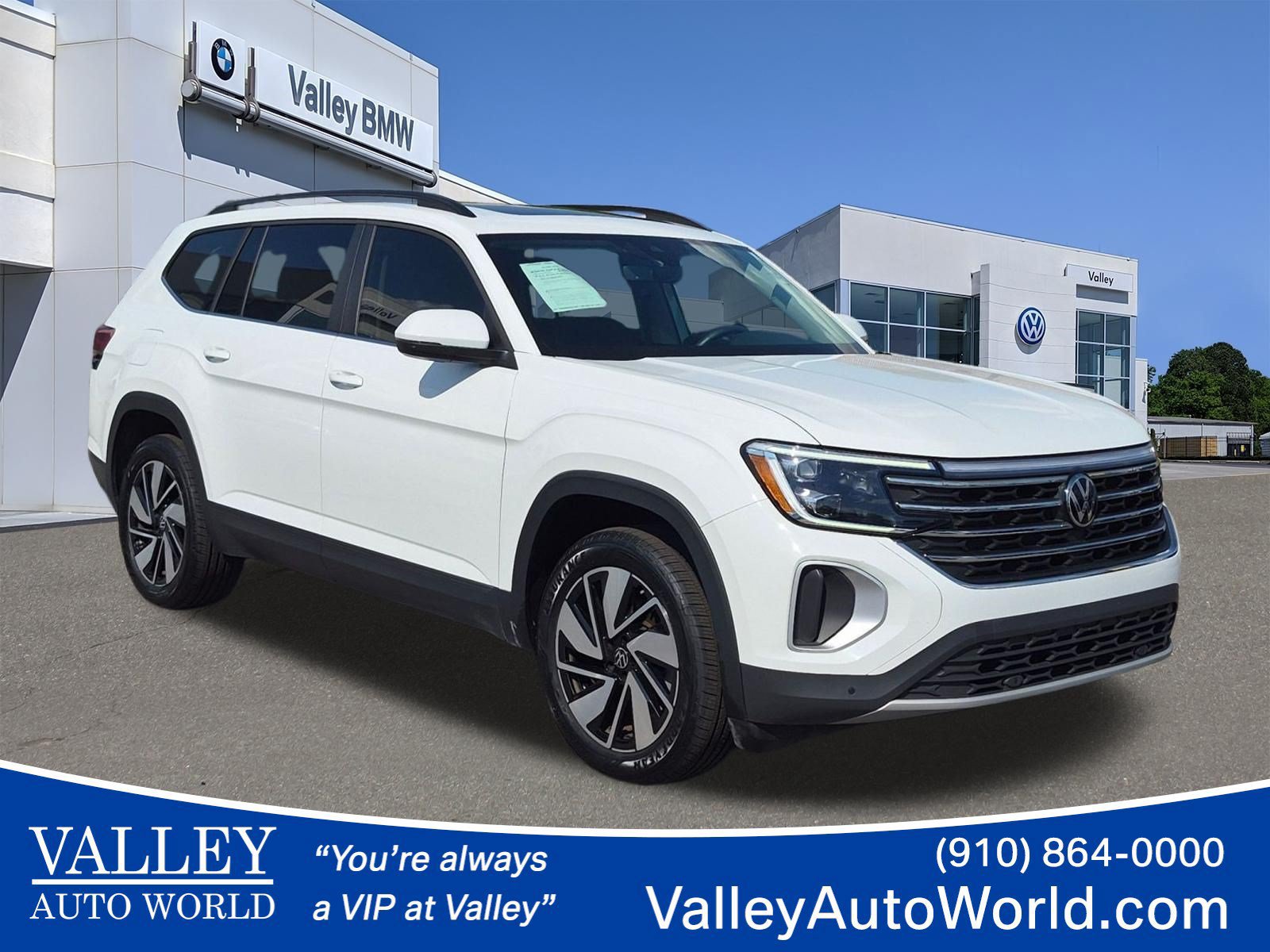Used 2024 Volkswagen Atlas SE w/ Panoramic Sunroof Package FWD image 1