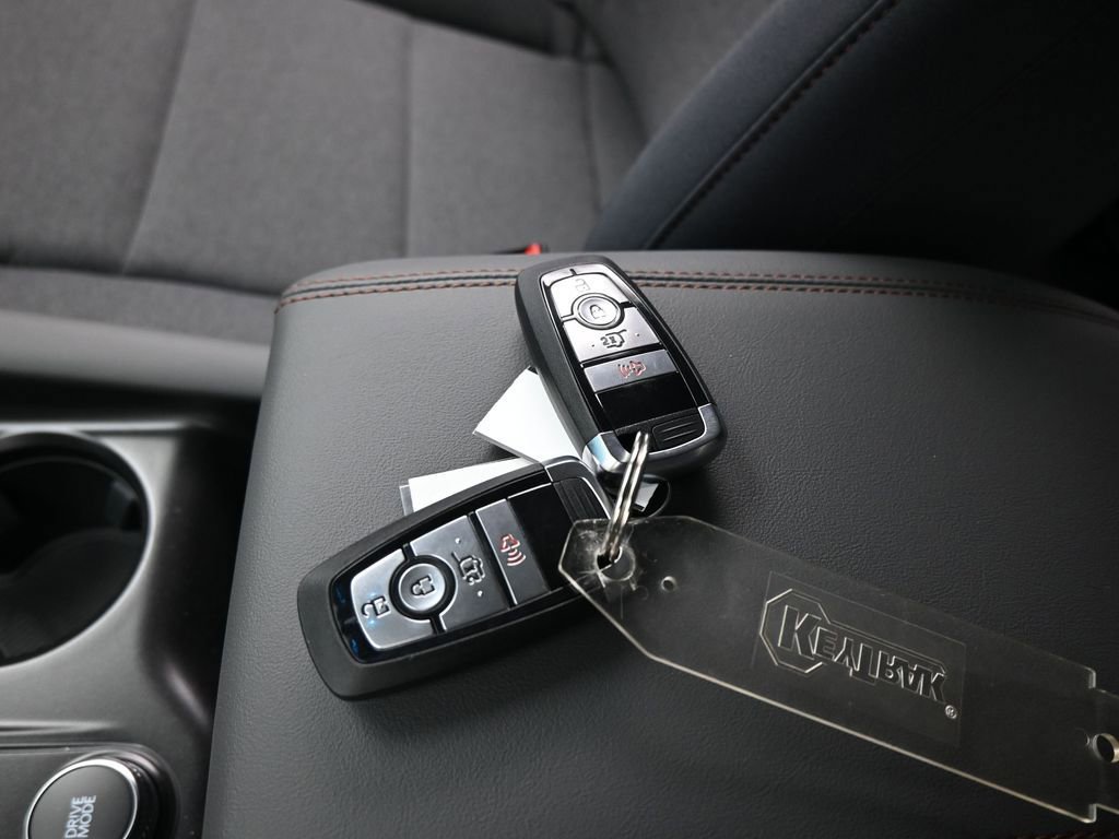 New 2025 Ford Explorer Active image 18