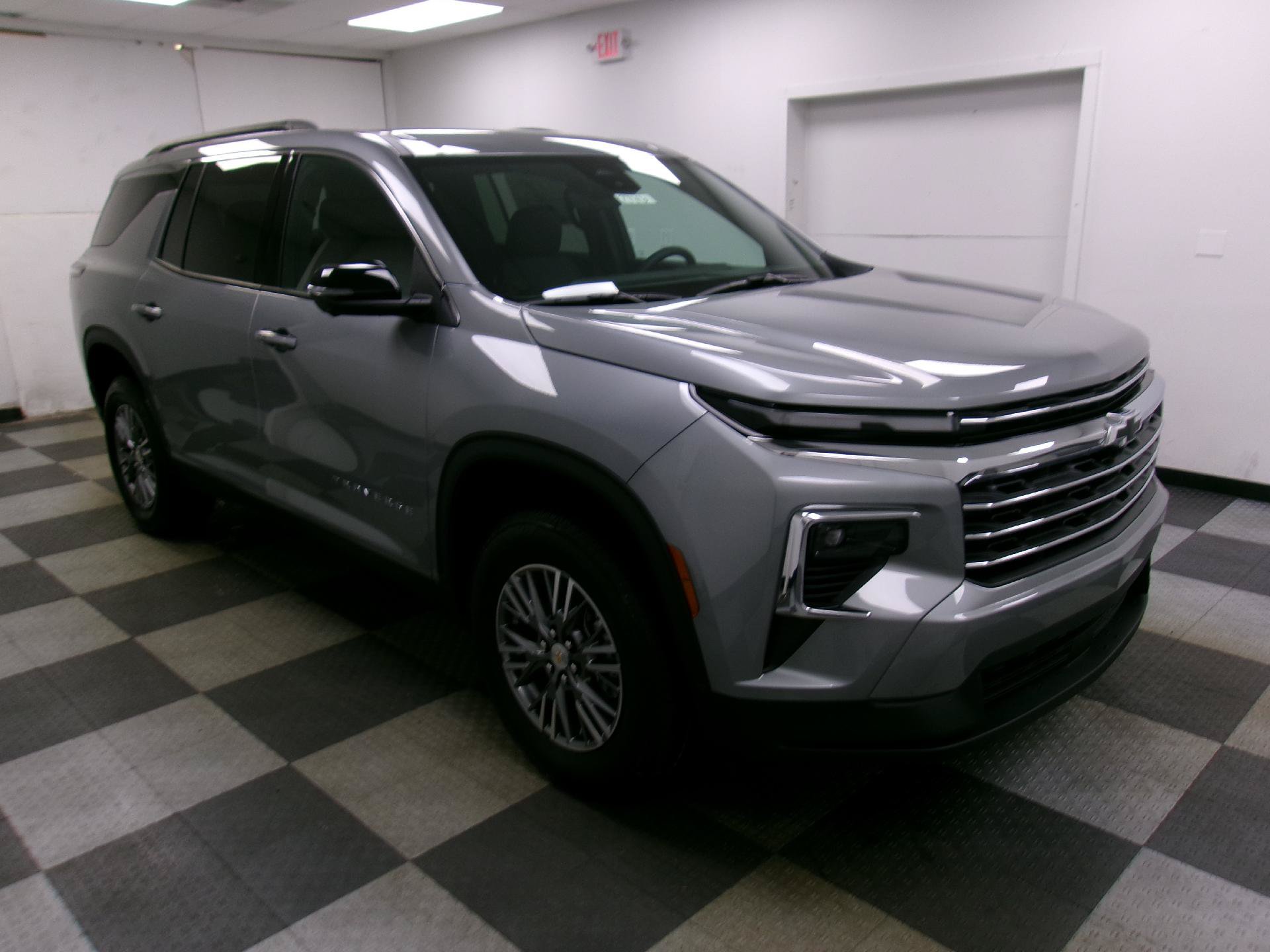 New 2027 Chevrolet Traverse LT w/ Driver Confidence Package FWD image 2