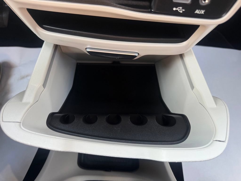 Used 2020 Chrysler Pacifica Touring w/ Advanced Safetytec Group FWD image 26