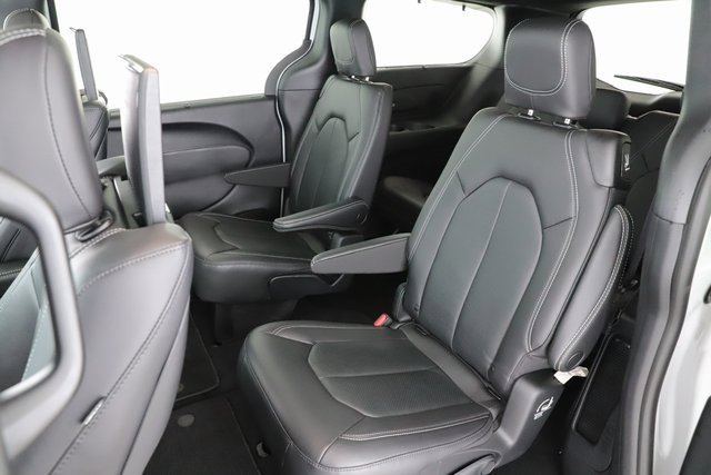 New 2026 Chrysler Pacifica Select image 31