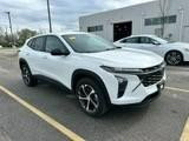 Used 2024 Chevrolet Trax RS w/ Driver Confidence Package FWD image 1