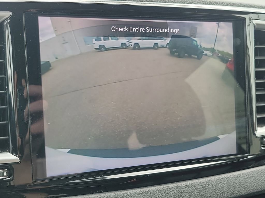 Used 2024 Chrysler Pacifica Touring-L FWD image 11