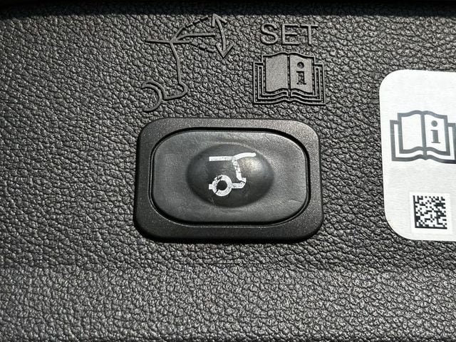 Used 2017 Ford Escape Titanium w/ Equipment Group 301A FWD image 32
