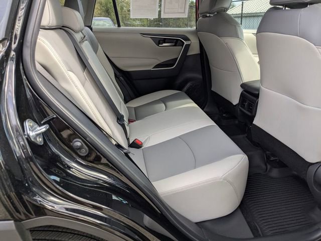 Used 2025 Toyota RAV4 XLE Premium image 34