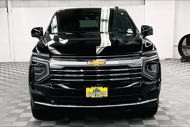 Used 2025 Chevrolet Suburban LT w/ Comfort Package AWD/4WD image 4
