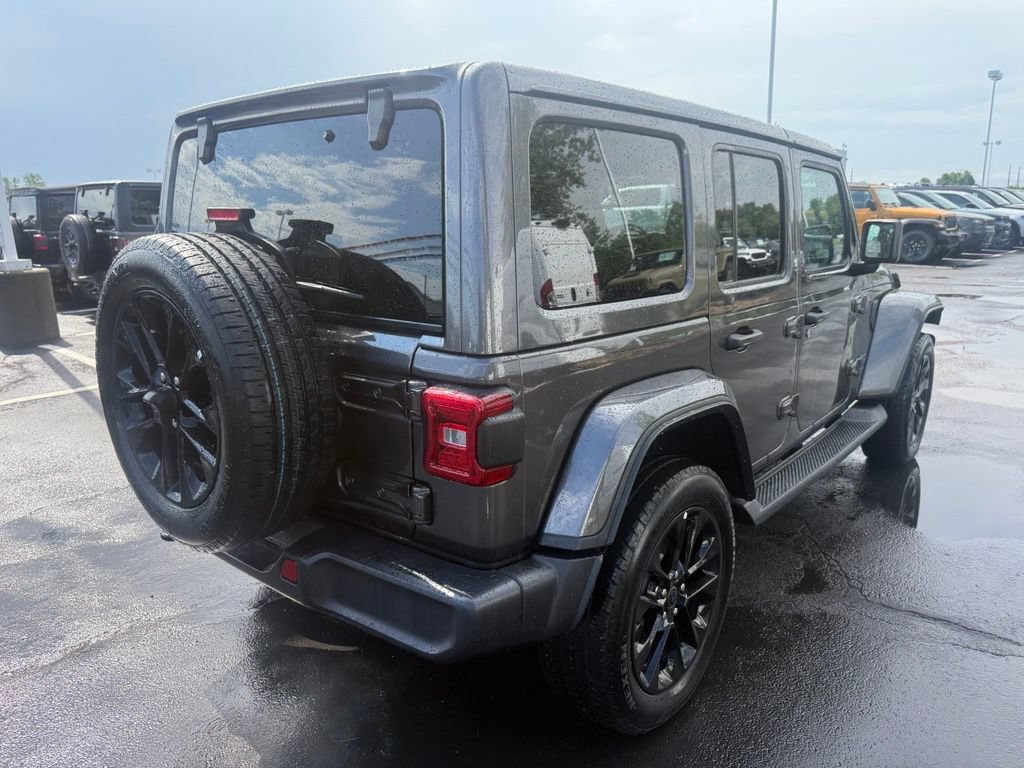Used 2025 Jeep Wrangler Unlimited Sahara AWD/4WD image 3
