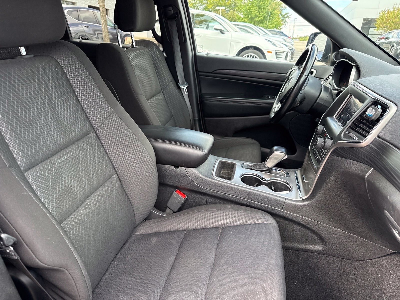 Used 2021 Jeep Grand Cherokee Laredo w/ Security & Convenience Group AWD/4WD image 21