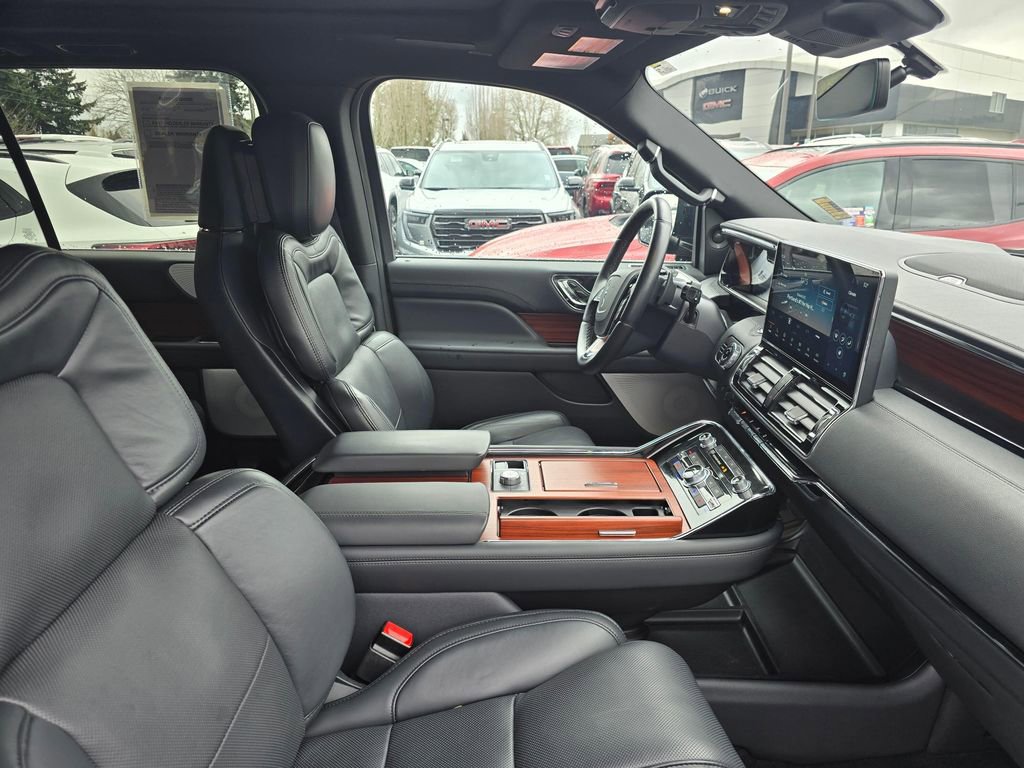 Used 2024 Lincoln Navigator L Reserve image 10