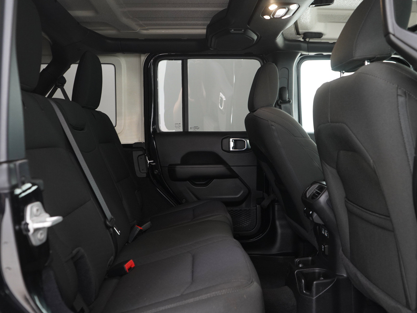 Used 2023 Jeep Wrangler Unlimited Sahara AWD/4WD image 13