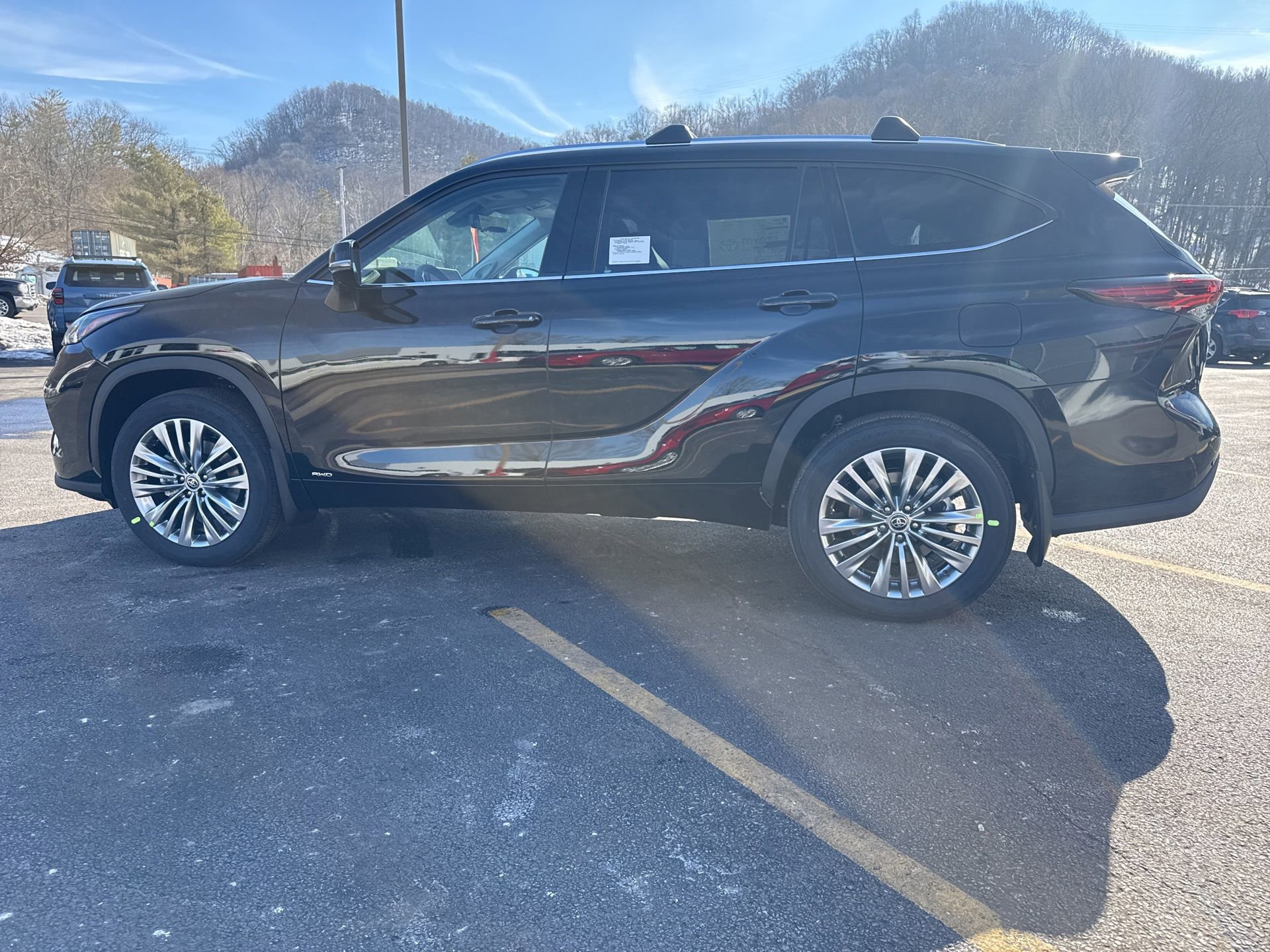 New 2026 Toyota Highlander Platinum image 7