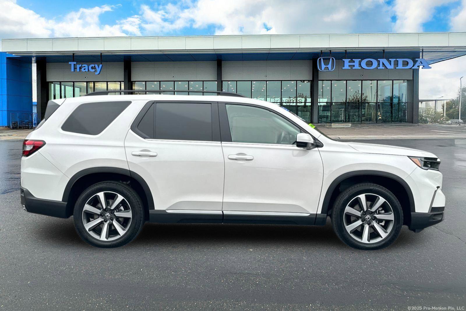Certified 2025 Honda Pilot Elite image 3