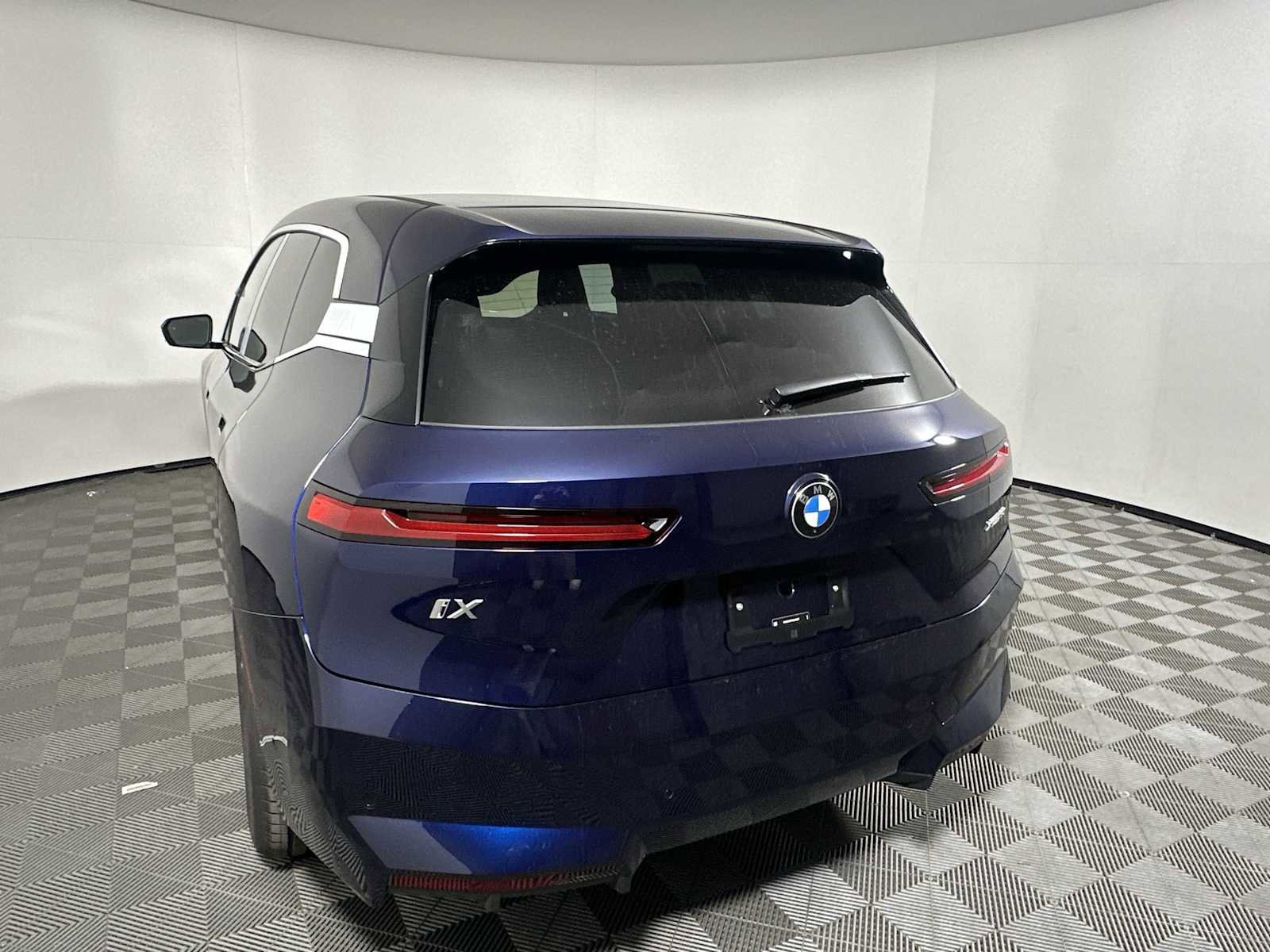 New 2026 BMW iX xDrive60 image 3