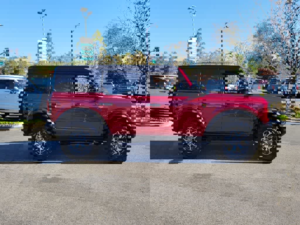 Used 2025 Ford Bronco Badlands image 6