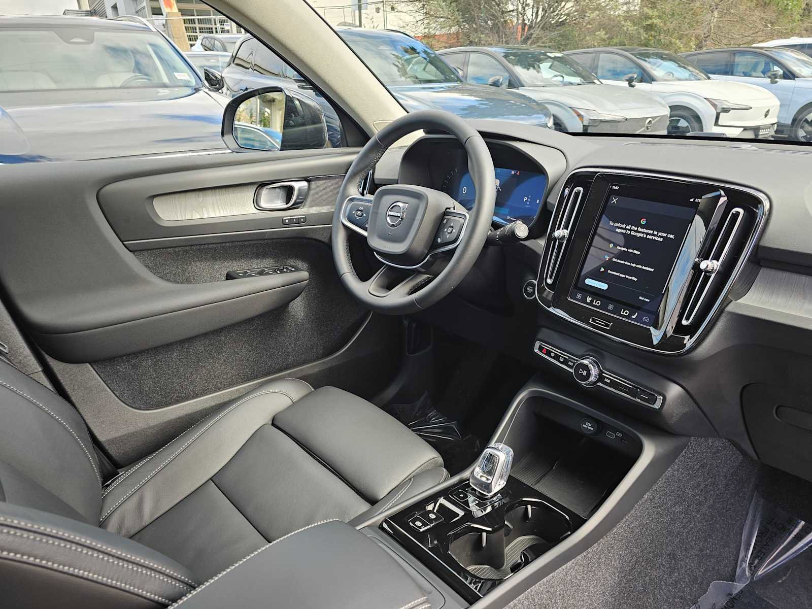 Used 2025 Volvo XC40 B5 Plus w/ Protection Package Premier image 10