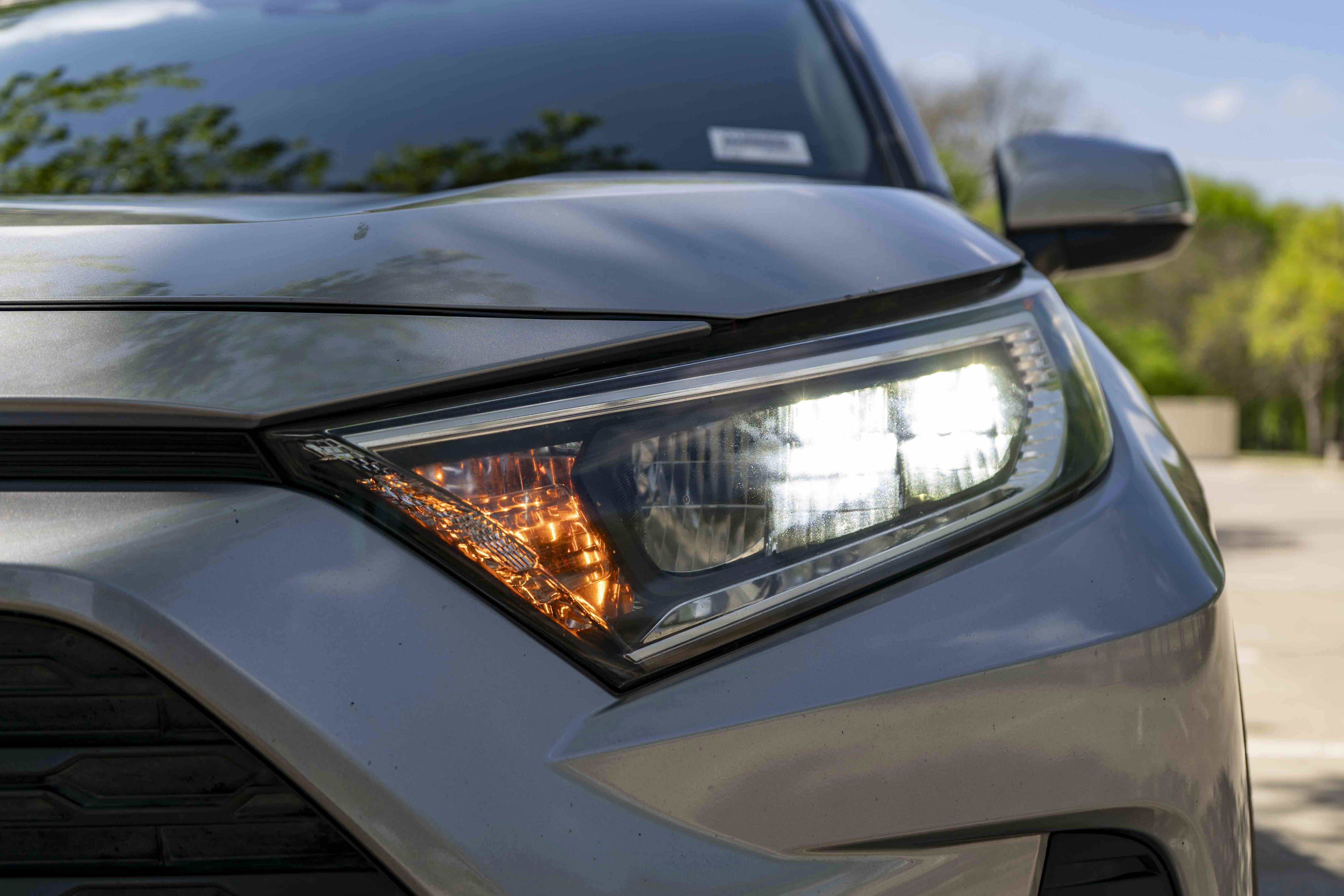 Used 2019 Toyota RAV4 XLE Premium image 11