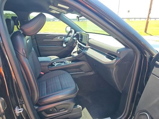 Used 2025 Ford Explorer ST-Line w/ ST-Line Street Pack AWD/4WD image 13