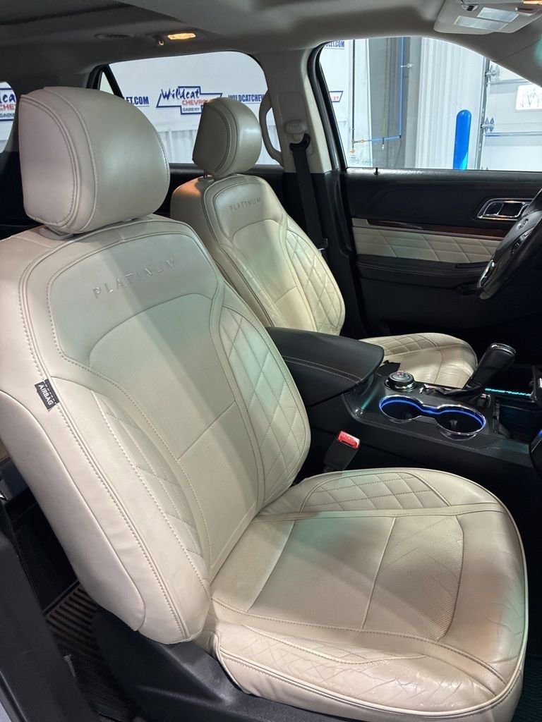 Used 2016 Ford Explorer Platinum image 29