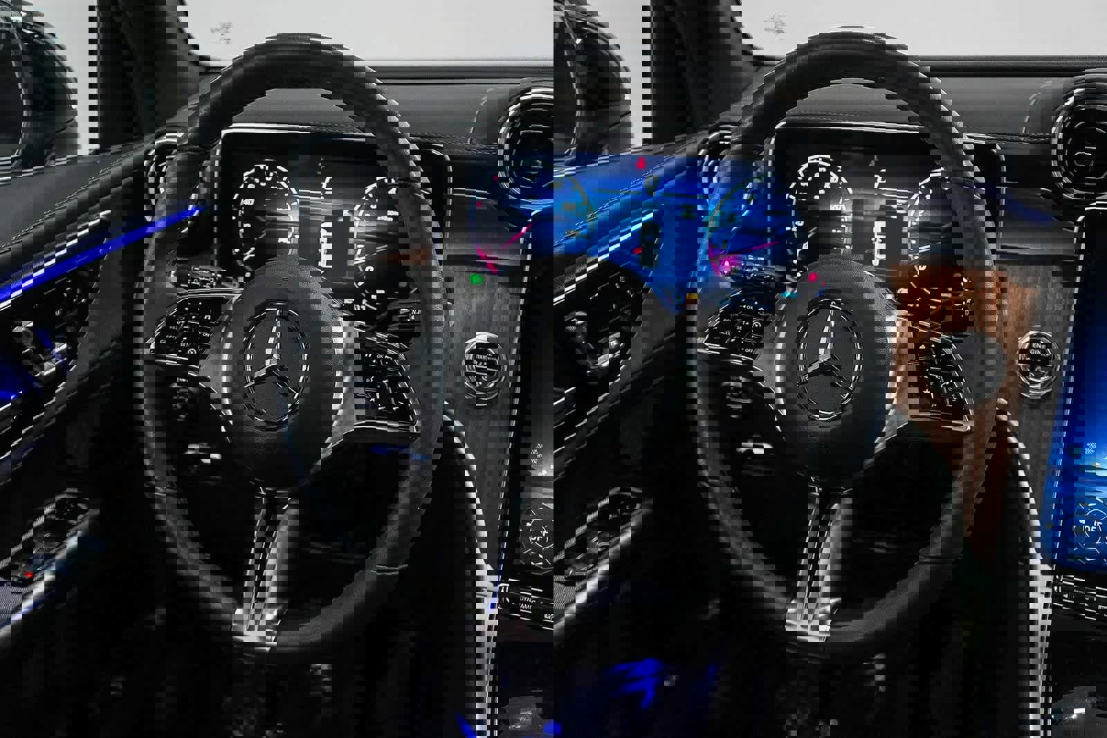 Used 2025 Mercedes-Benz GLC 300 4MATIC image 15