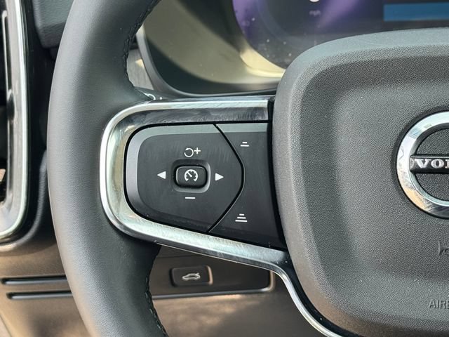 Used 2023 Volvo XC40 B5 Plus AWD/4WD image 24