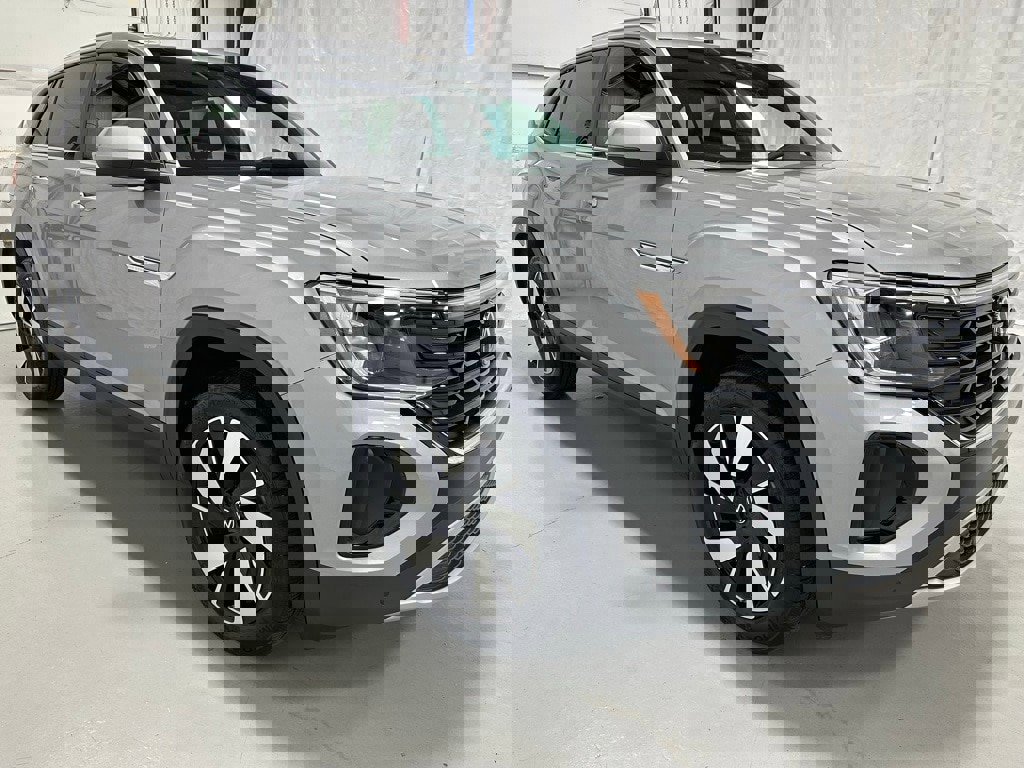 Used 2025 Volkswagen Atlas Cross Sport SE image 1