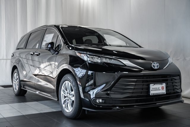 Used 2025 Toyota Sienna XLE