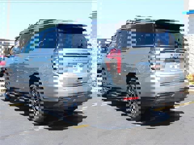 Used 2023 Chevrolet Suburban Z71 image 7