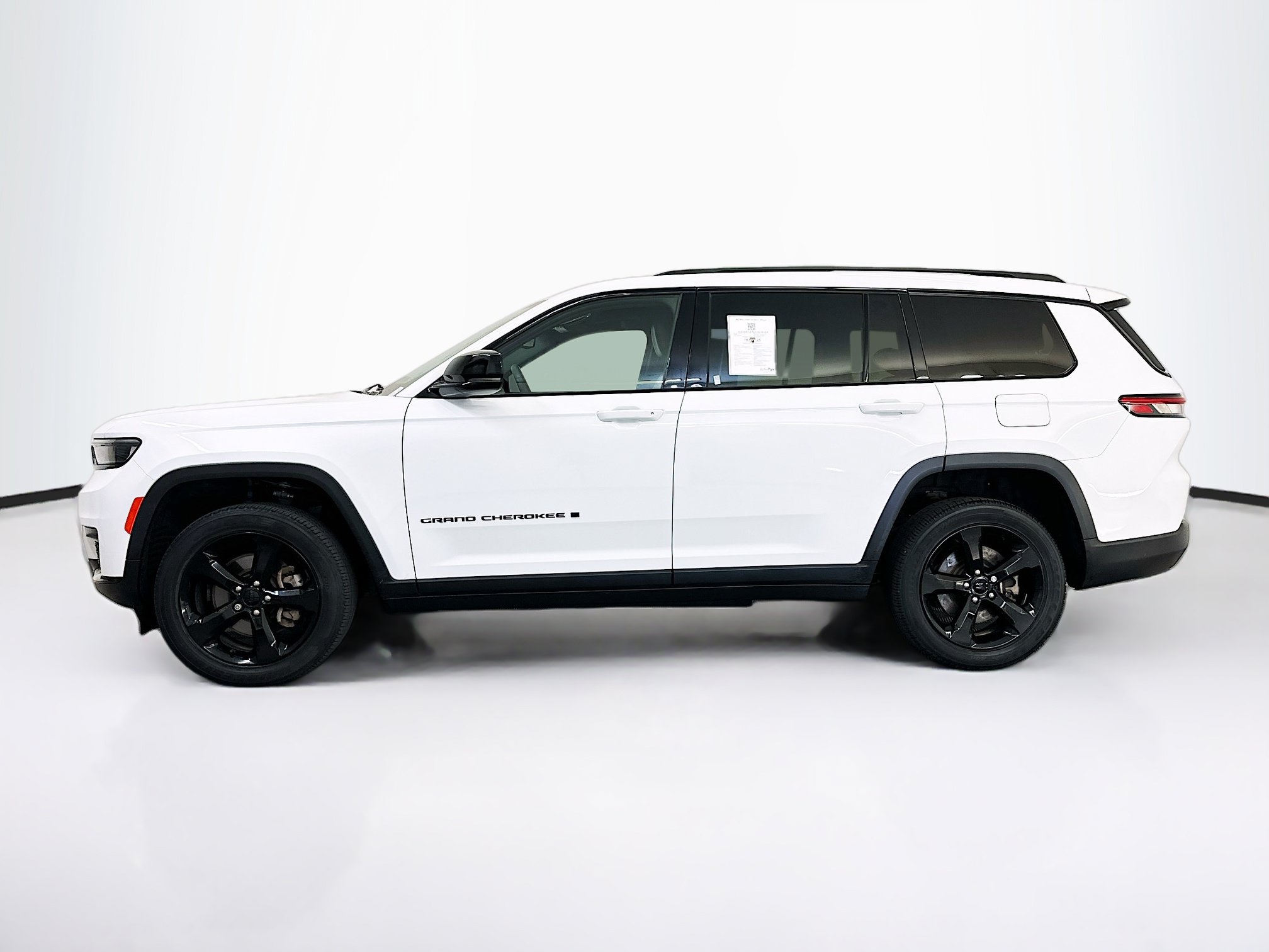 Used 2023 Jeep Grand Cherokee L Laredo AWD/4WD image 4