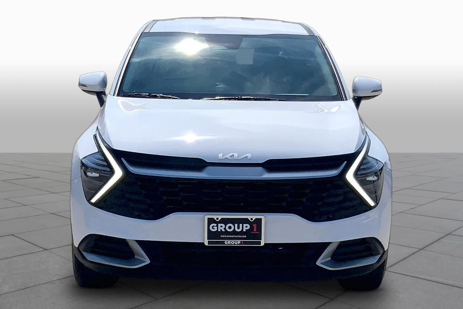 Used 2025 Kia Sportage EX FWD image 4