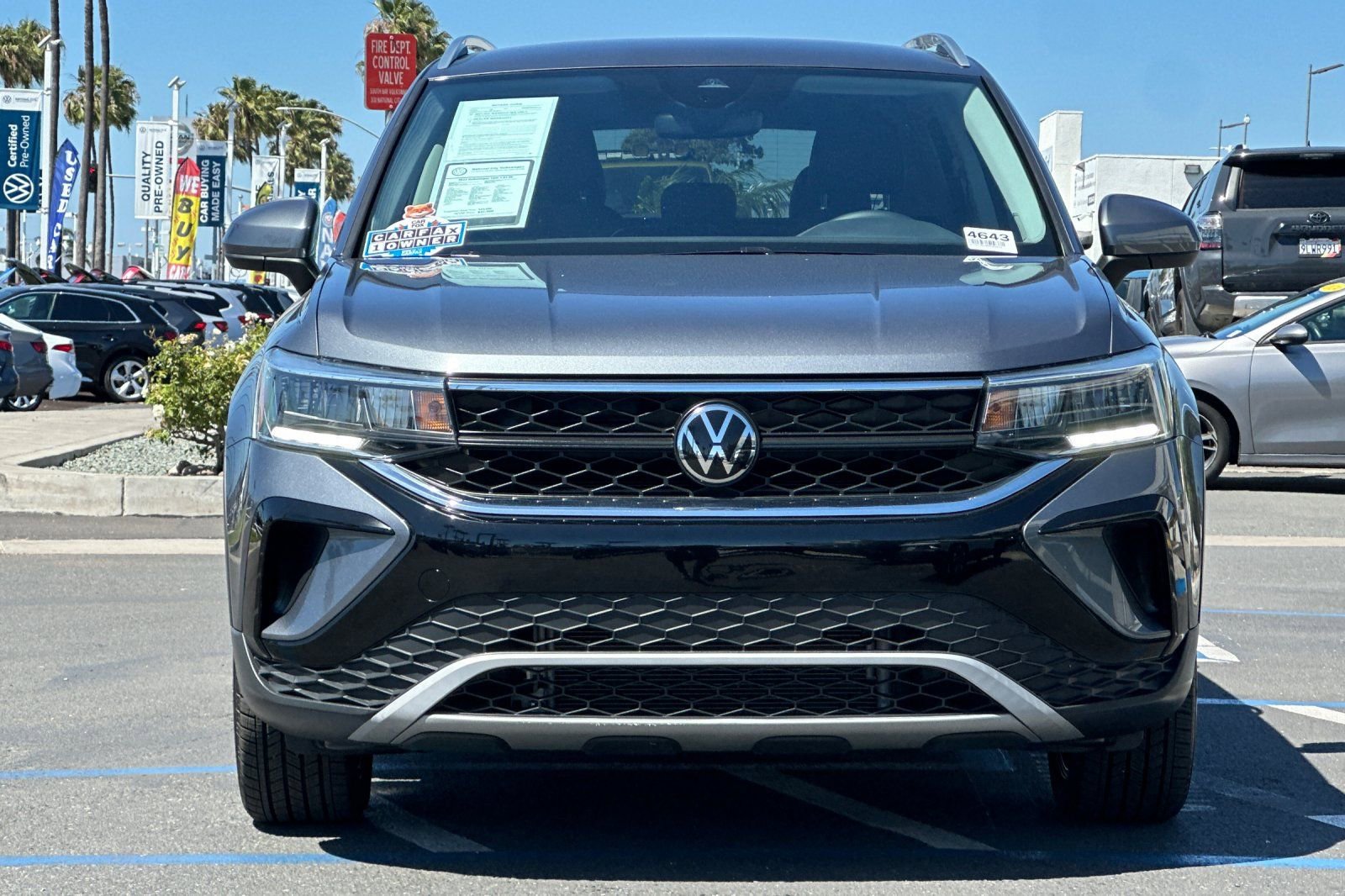 Used 2023 Volkswagen Taos SE w/ Black Wheel Package FWD image 9