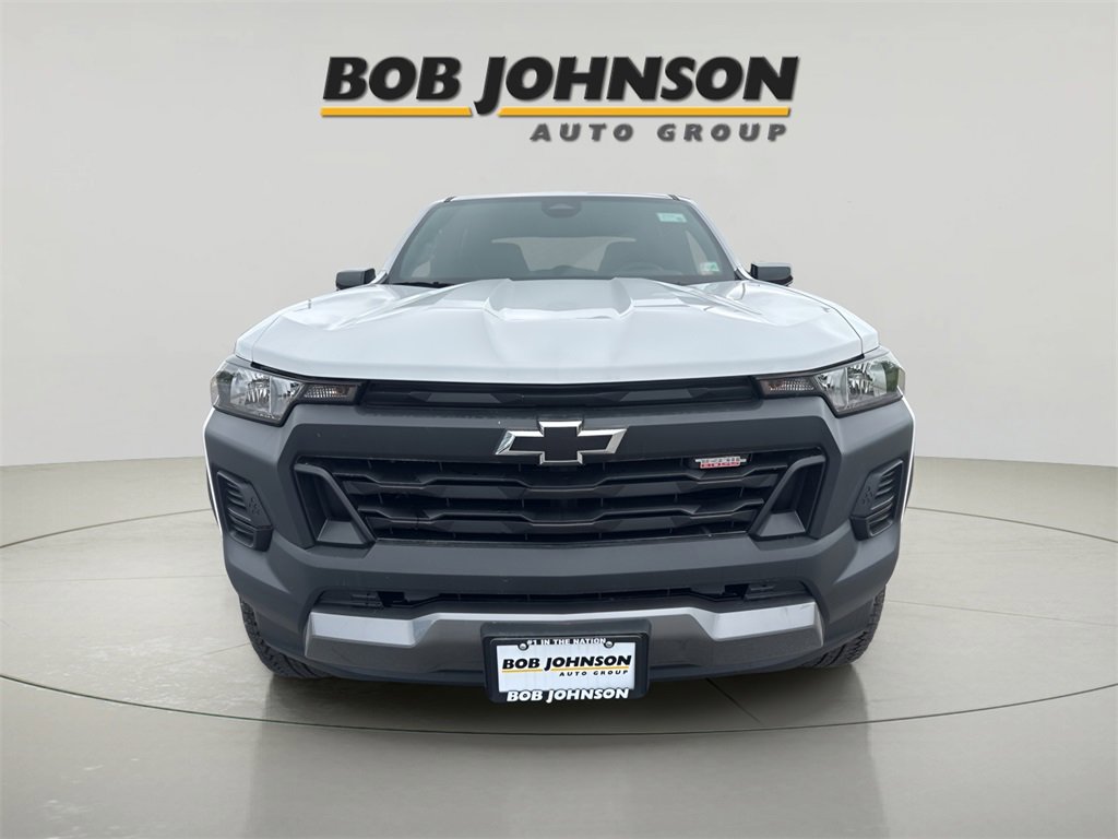 Used 2025 Chevrolet Colorado Trail Boss w/ Midnight Edition image 2