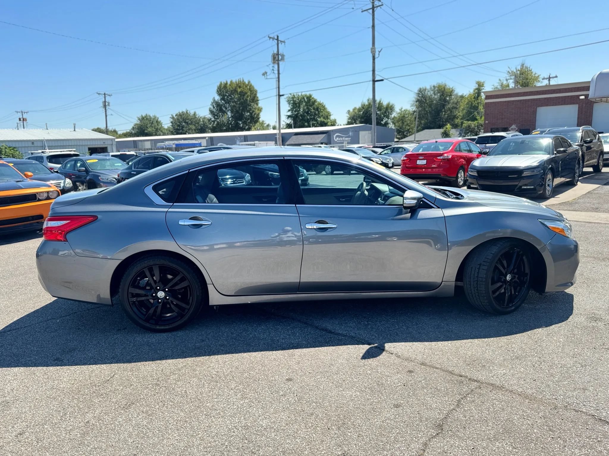 Used 2016 Nissan Altima 3.5 SL FWD image 2