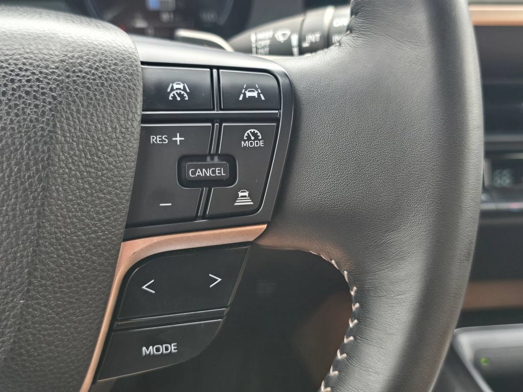Used 2025 Toyota Crown Signia AWD/4WD image 33