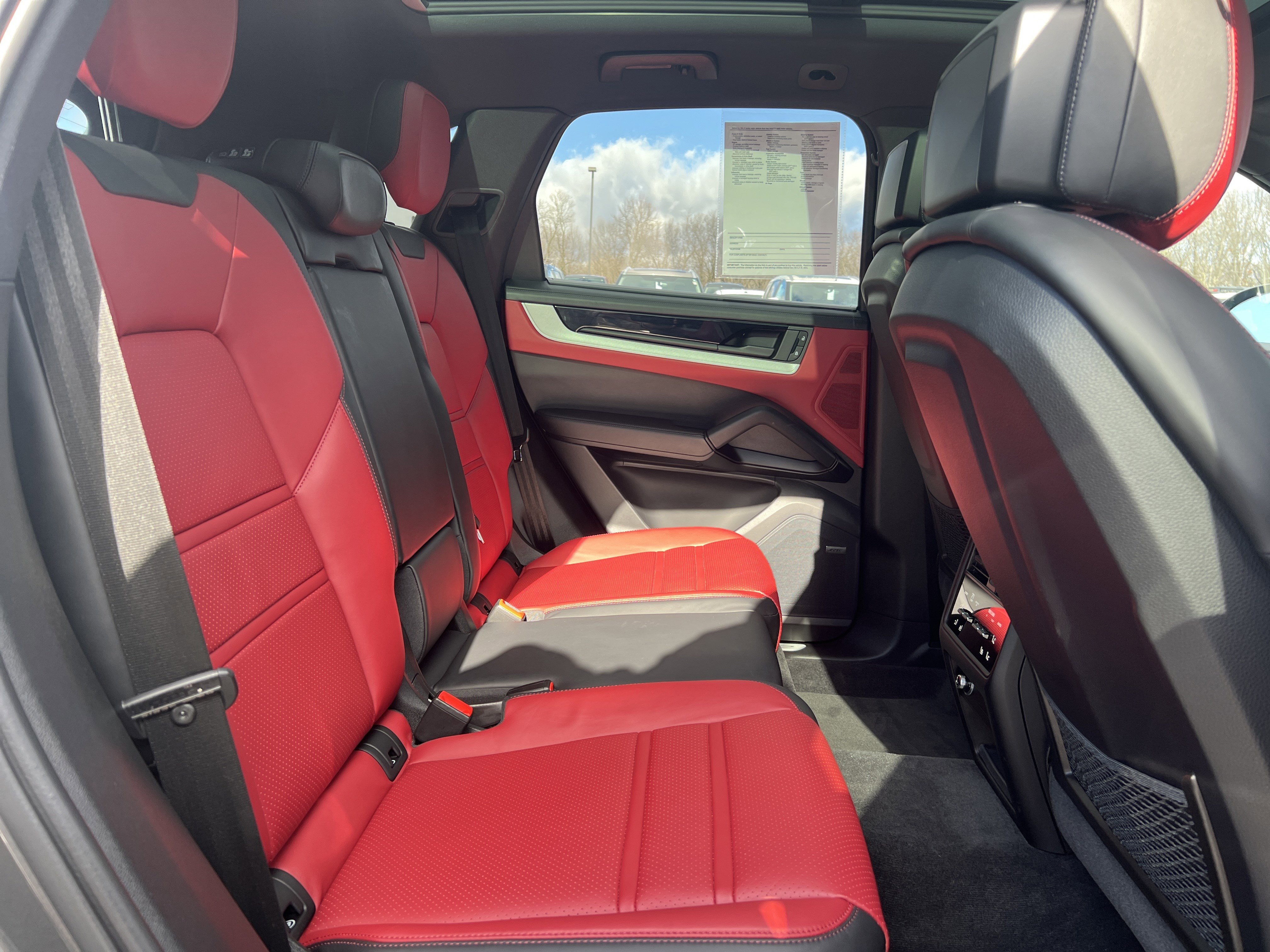 Used 2024 Porsche Cayenne image 25