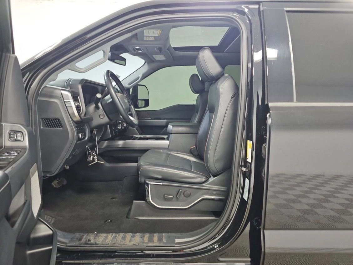 Used 2023 Ford F250 Lariat w/ Sport Appearance Package image 5