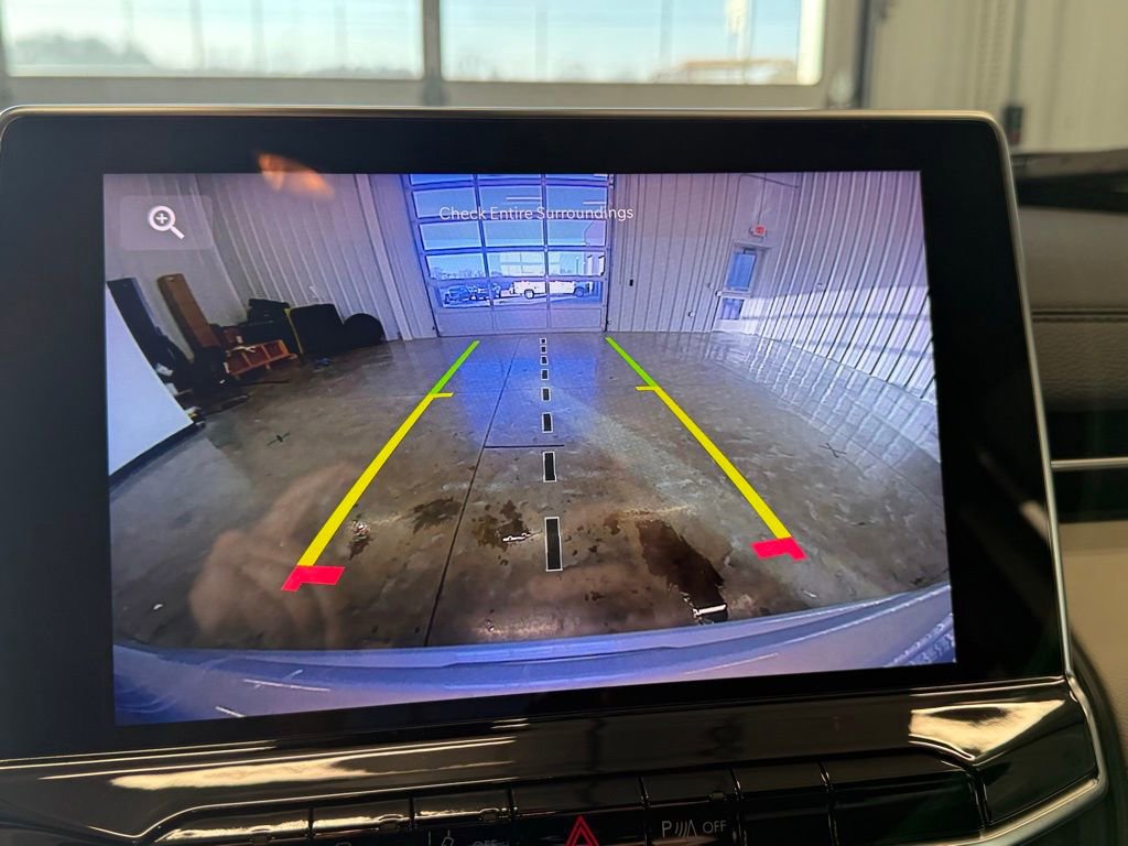 Used 2025 Jeep Compass Limited image 31