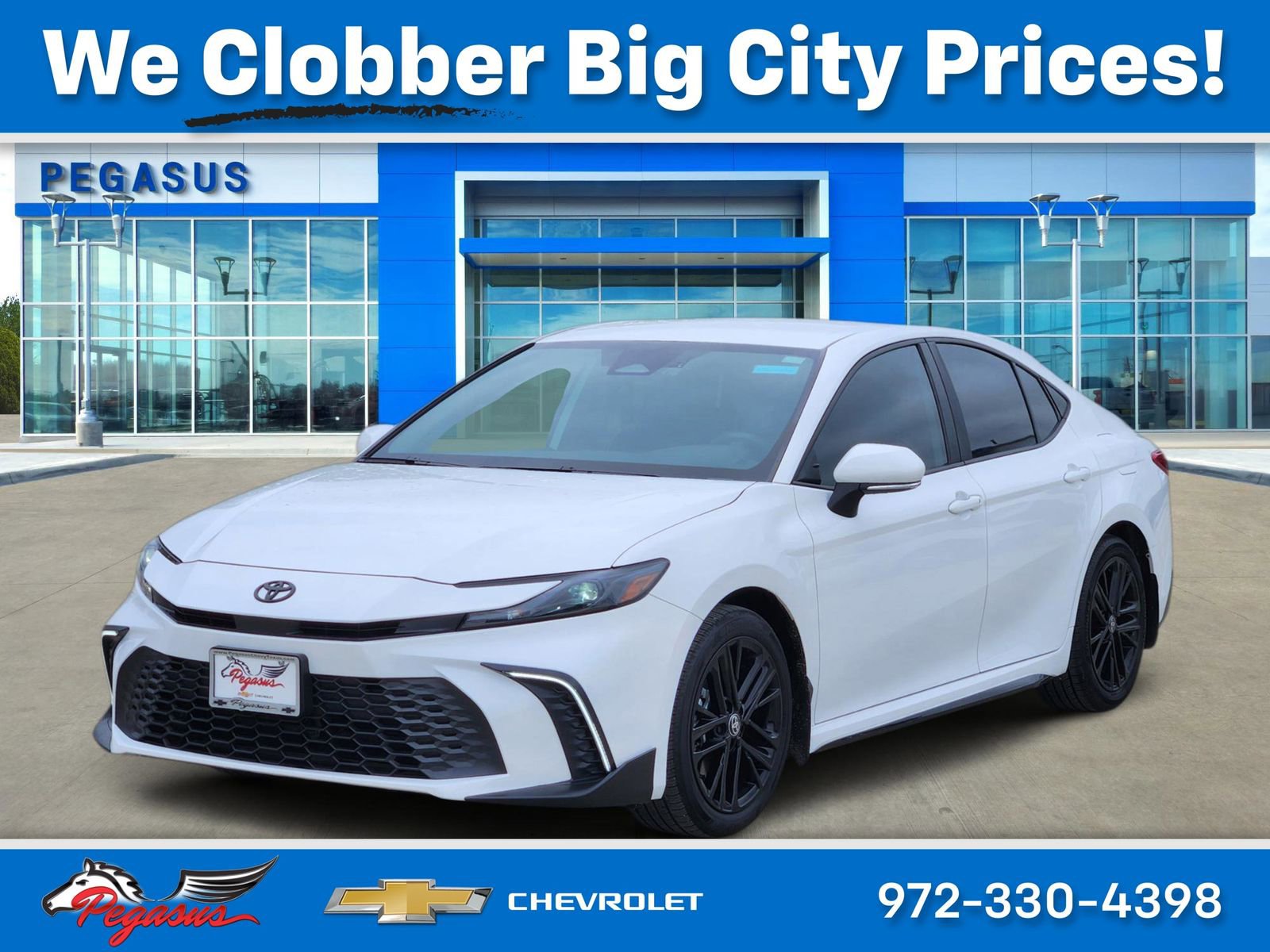 Used 2025 Toyota Camry SE w/ Convenience Package image 2