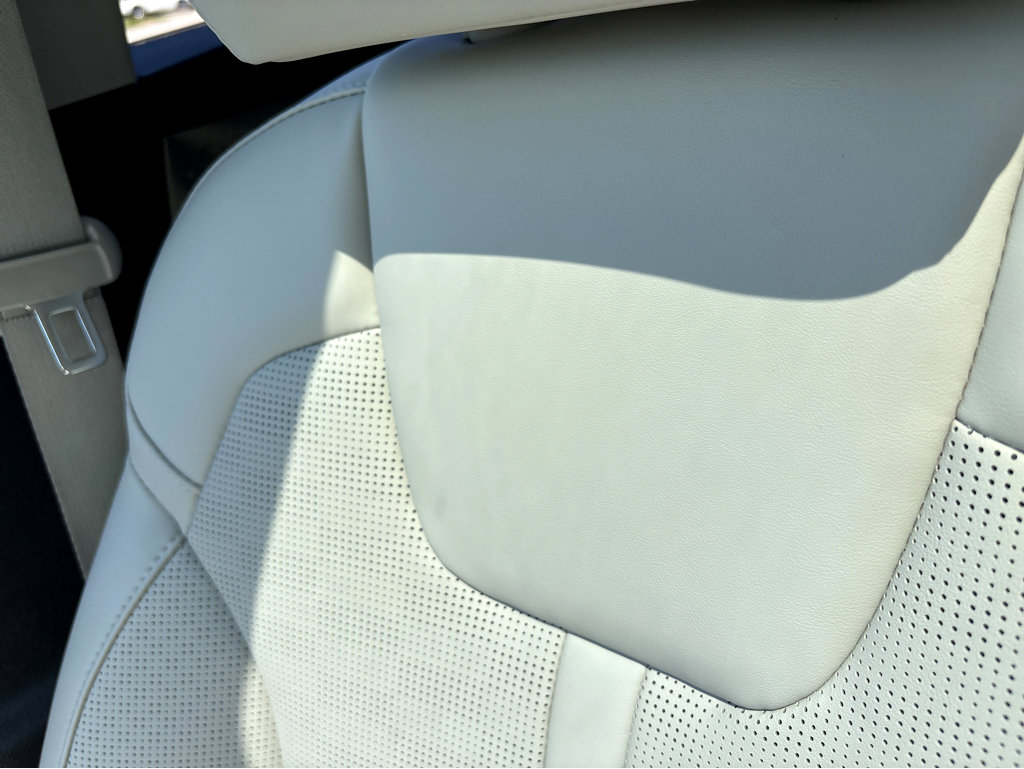 Used 2024 Kia Sorento EX w/ Panoramic Sunroof Package image 6