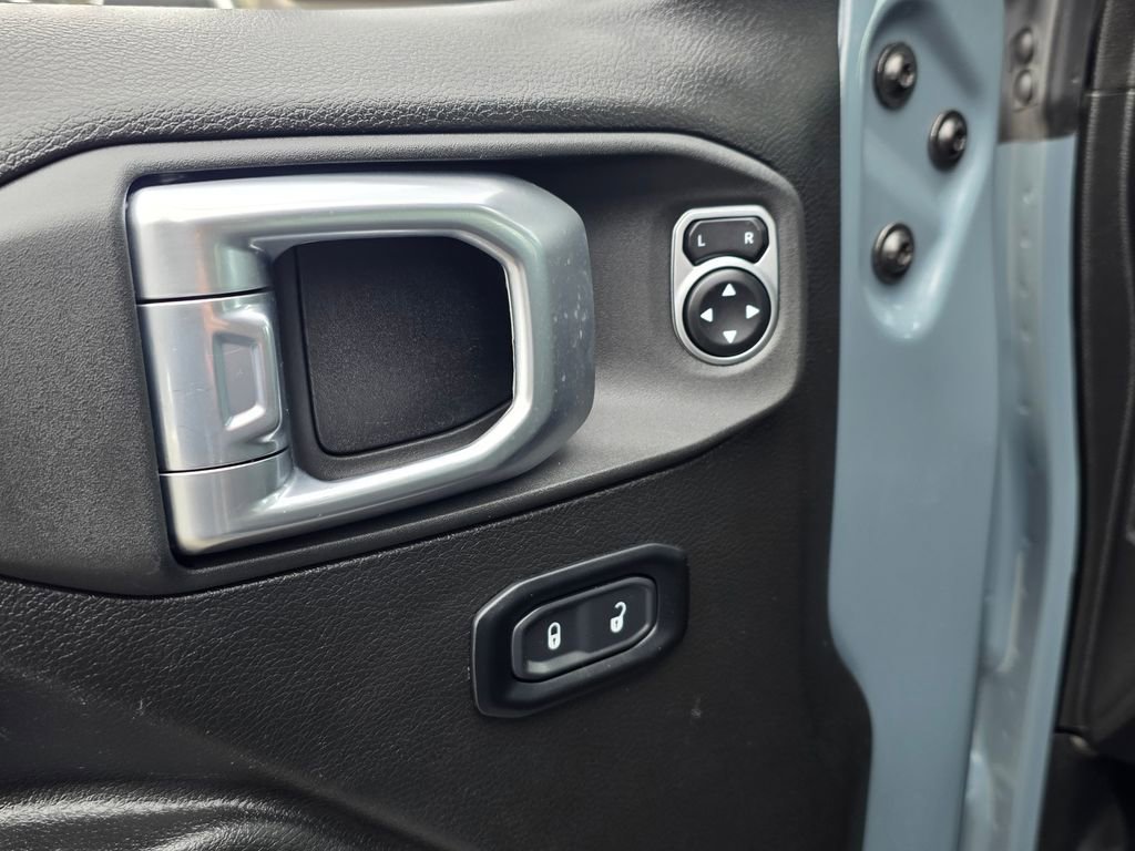 Used 2025 Jeep Wrangler Rubicon image 24