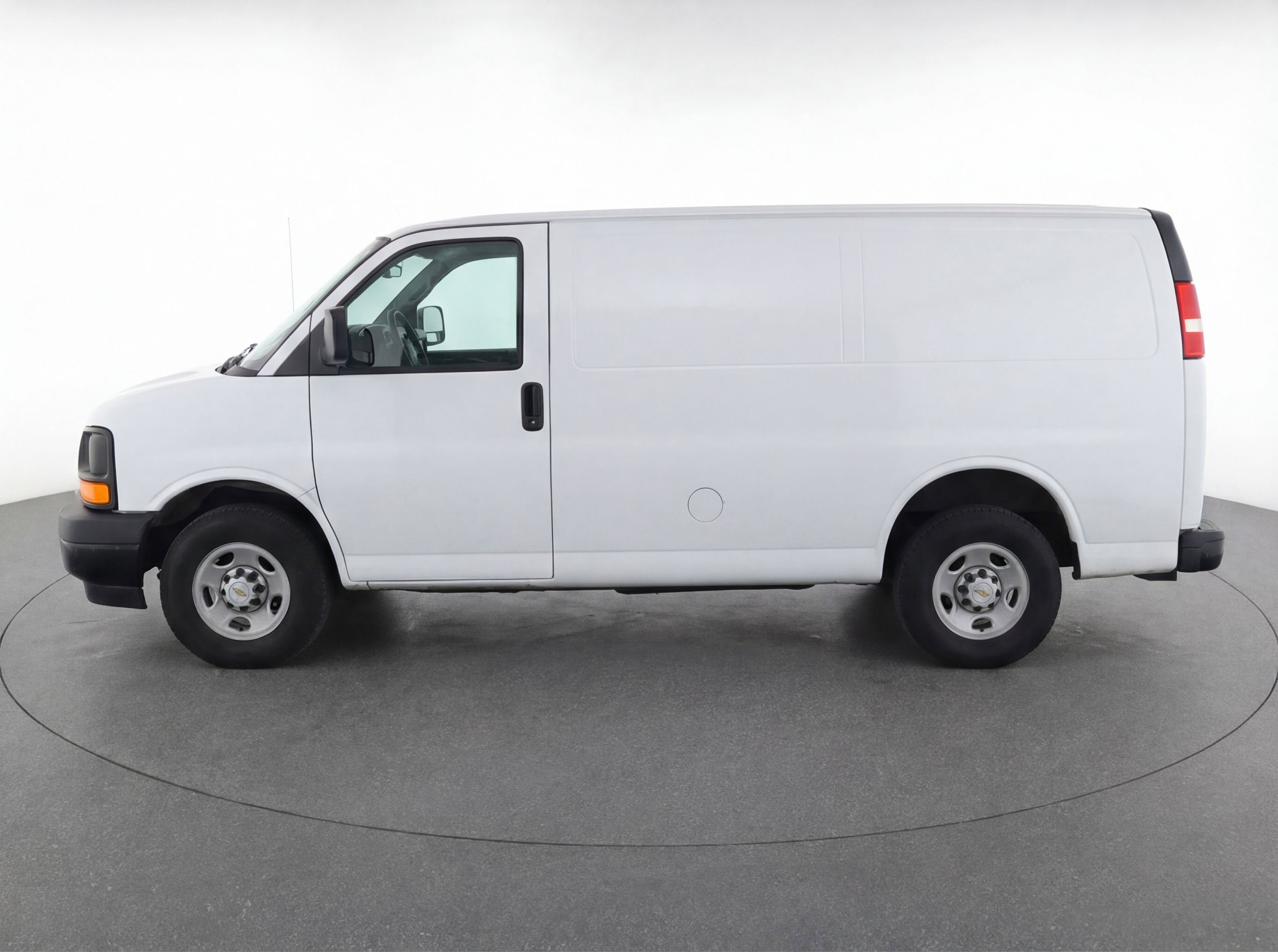 Used 2025 Chevrolet Express 3500 LT w/ LT Preferred Equipment Group RWD image 5