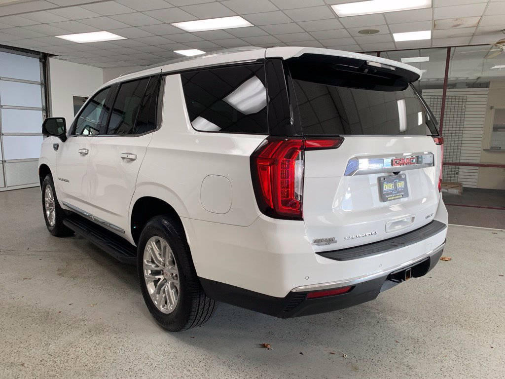 Used 2023 GMC Yukon SLT w/ SLT Premium Package AWD/4WD image 4